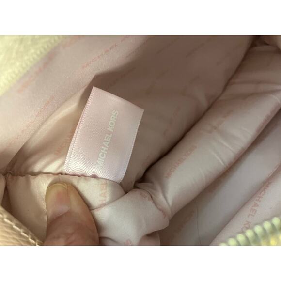 MICHAEL KORS, SMALL PINK, WHITE CLUTCH WRISTLET - Picture 9 of 16